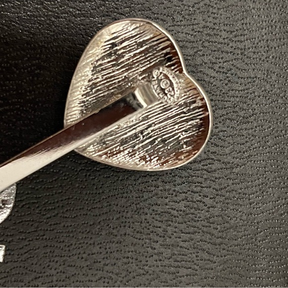 EUC CHANEL PEARL AND CRYSTAL HAIR PIN NO FLAWS - Picture 5 of 5